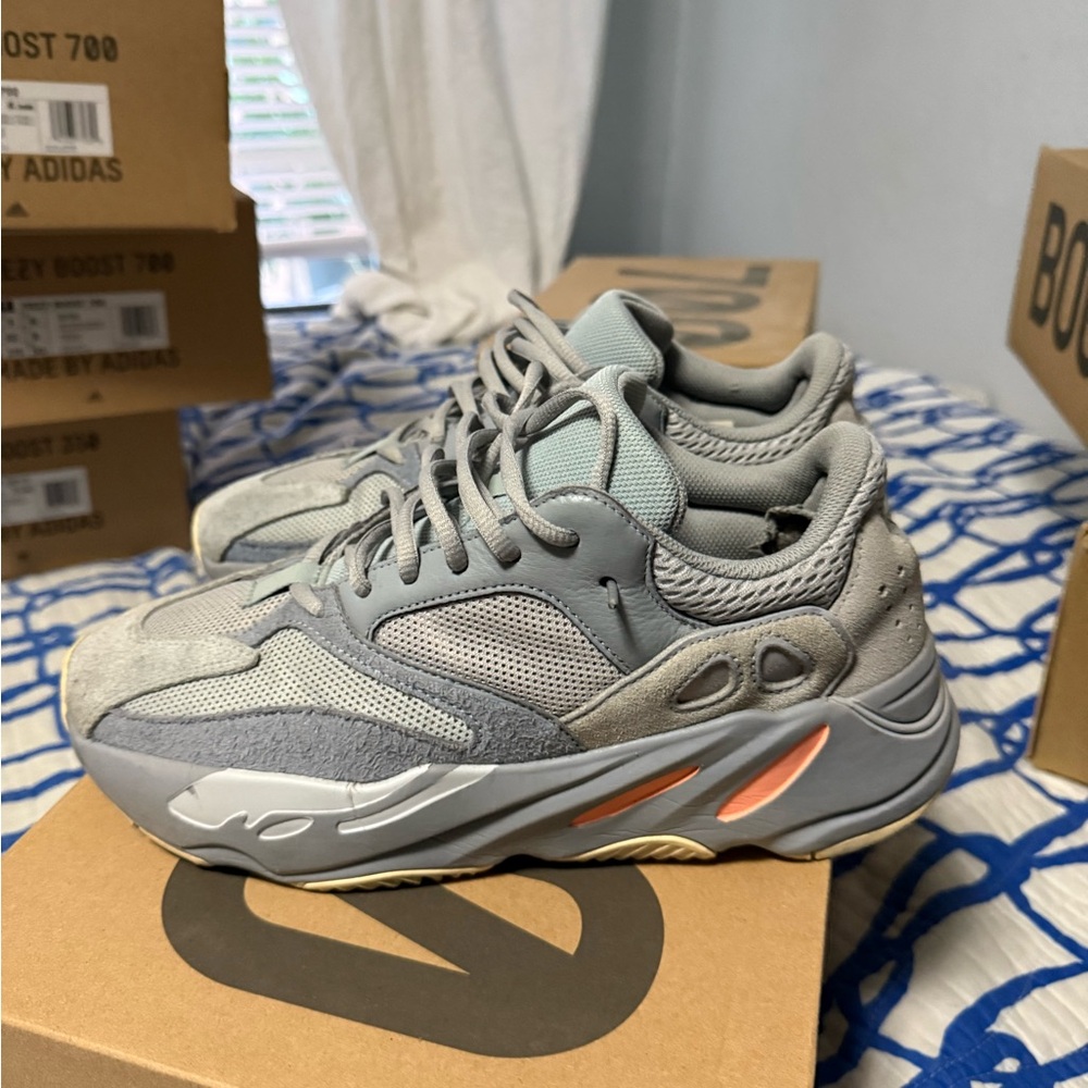 Yeezy Inhertia 700 Size 9